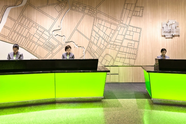 A warm welcome to Holiday Inn Singapore Atrium