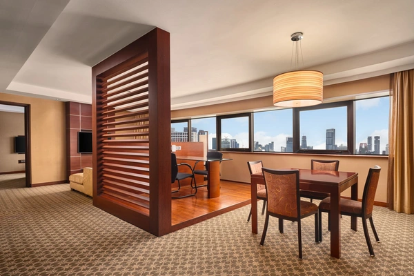 1 King 1 Bedroom Suite Dining Area - High Floor with Lounge Access